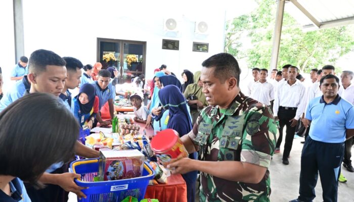 Peringati HUT TNI – AU ke 79, Lanud Pattimura Gelar Bazar Murah Serentak