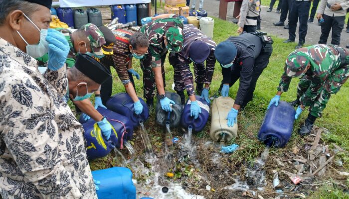 Hukum dan Budaya Bertabrakan: Sopi Dimusnahkan, Ekonomi Warga Tanimbar Terancam
