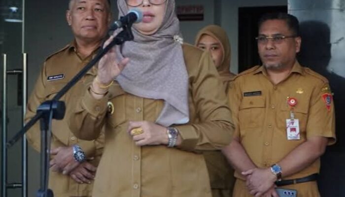 Dukung Program Pemkot, Wawali Minta ASN Belanja Dalam Pasar Mardika.