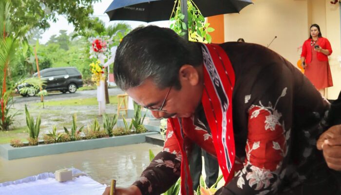 Resmikan Gedung Gereja Efrata Di Makariki, Gubernur Harap Jadi Simbol Persaudaraan.