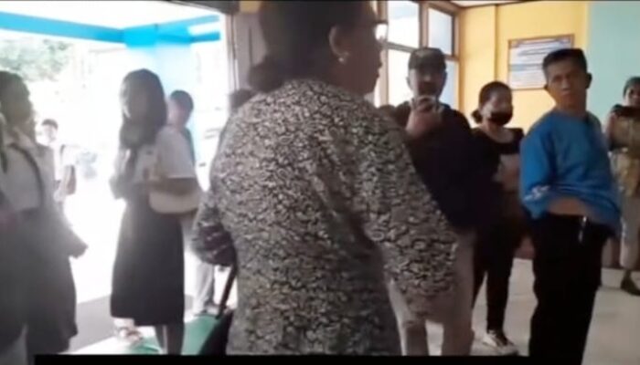 Ngamuk Di Dinas Pendidikan, Orang Tua Murid, Jangan Kecewakan Anak-Anak Kami