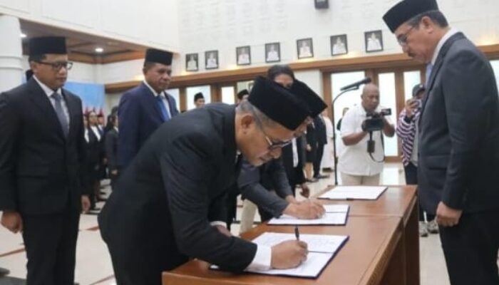 Inilah Hasil Bunga Cengkeh Dan Bunga Pala Yang Dilantik : Wagub,Sekda Tersenyum-Barisan Gubernur Kecewa