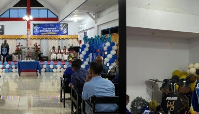 Rayakan Natal Bersama Para Tuagama, DPD GAMKI Maluku Bagikan Sembako Natal