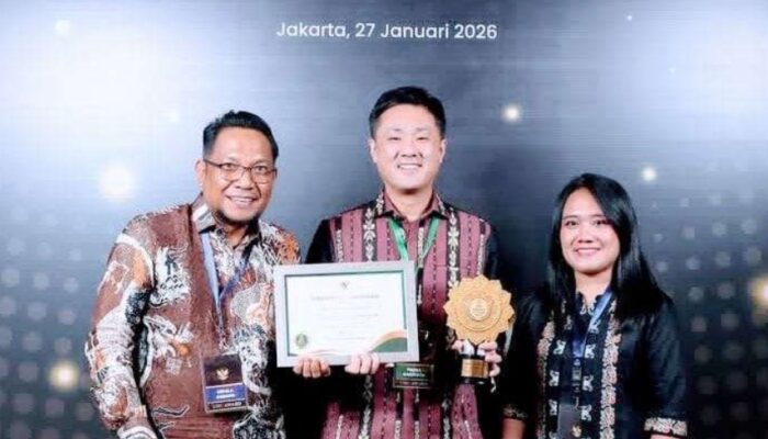 Bupati KKT Dapat Penghargaan di Sektor Kesehatan, Puskesmas Seira Tidak Ada Dokter 