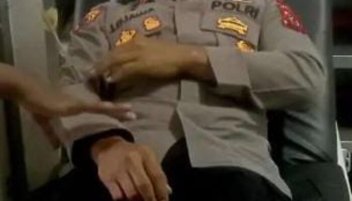 Bentrok Pemuda Danar, Polisi Terluka, Rumah Terbakar