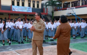 Gubernur Maluku Buka Ujian Sekolah SMA di Ambon