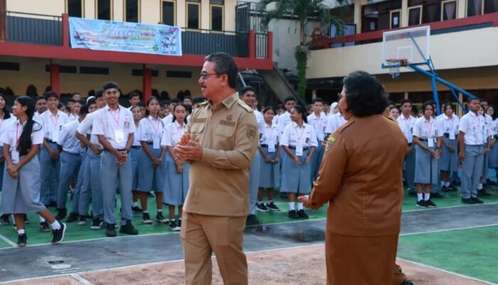 Gubernur Maluku Buka Ujian Sekolah SMA di Ambon