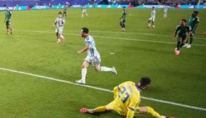 Messi Cetak Hattrick, Argentina Taklukkan Aljazair 3-0