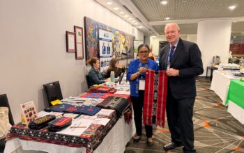 Azael Collection Promosikan Wastra dan Fashion Etnik Maluku di Darwin Fusion ASEAN 2026