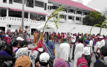 Ekosida Yamdena: Ratusan Warga Kepung Pemkab Seret PT KJB Keluar